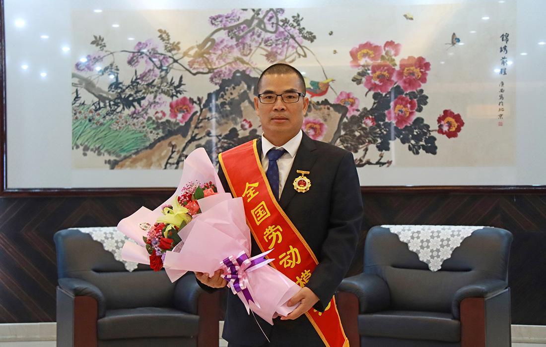 溫氏股份董事長(zhǎng)溫志芬榮獲“全國(guó)勞動(dòng)模范”稱(chēng)號(hào)